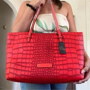 De Vesi Tote De L’Armour Red Vegan Leather Embossed Tote Bag W/Matching Pouch